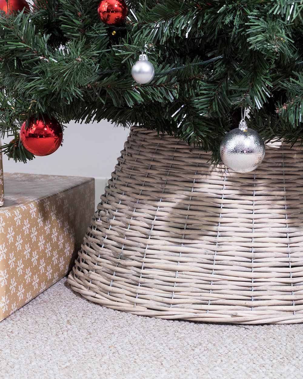 Wicker Christmas Tree Skirt, Natural Grey