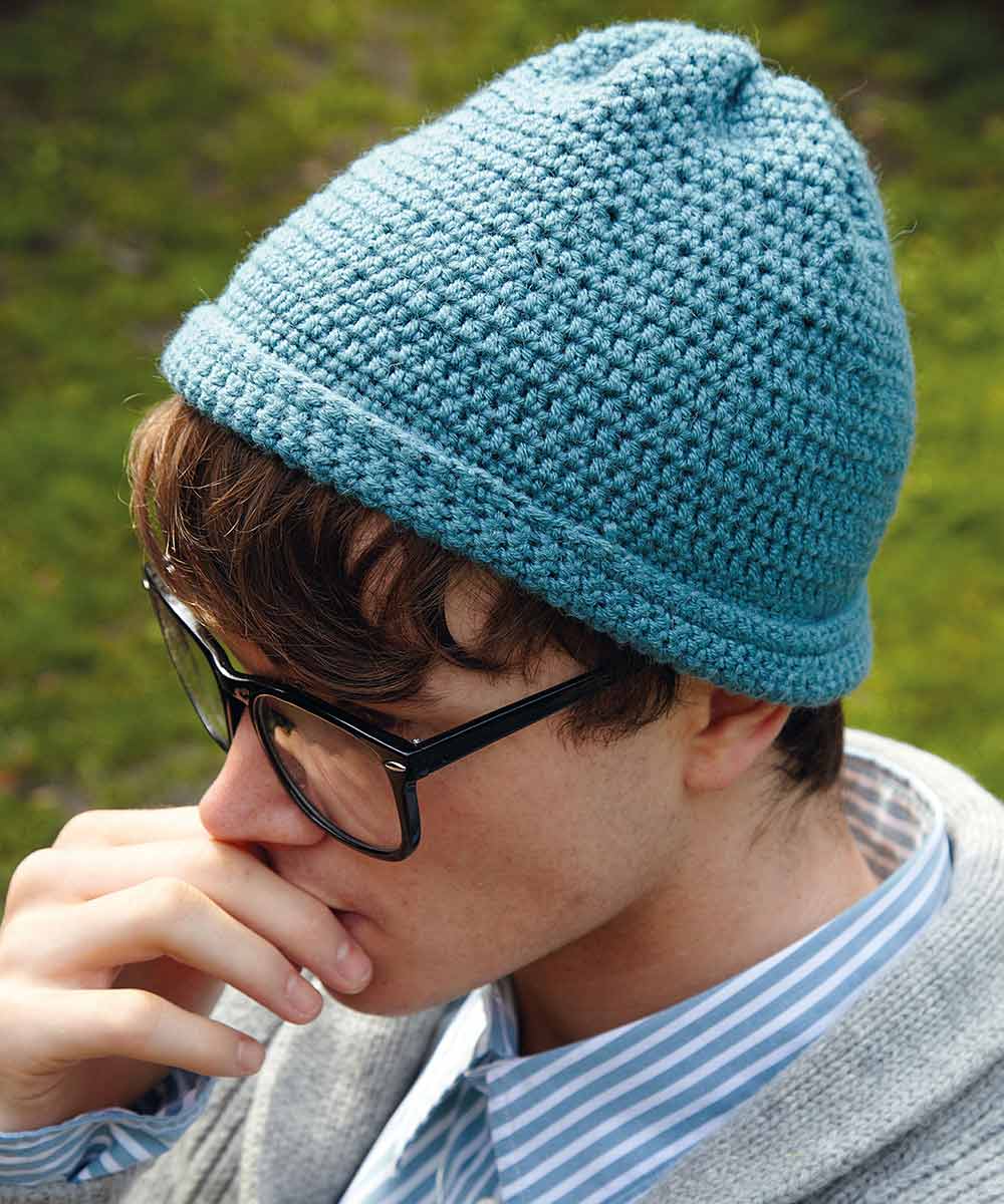 Wrap up in style and learn from this great gift book, with 35 cute crocheted projects. The author Nicki Trench has created a wide range of contemporary designs. It takes no time at all to crochet a scarf or a hat, in this book is a variety of stitches and fashionable colours. You'll really stand out from the crowd with your homemade hat or scarf!