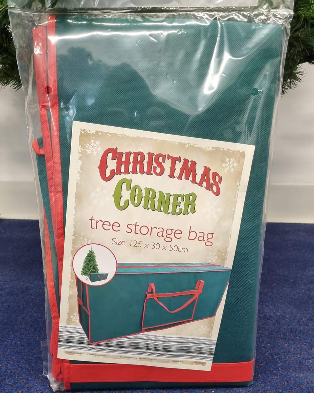 Keep your decorations and artificial tree in great condition until next year. A tree-mendous idea to help longevity! Simple dismantle your Christmas tree, place in the storage bag and zip it up. As well as the main zipped compartment, there is also a side pocket, perfect for your decorations. With handles, either side of the bag, your Christmas tree will be easy to carry. Perfect if you need to store this in the attic up the stairs!