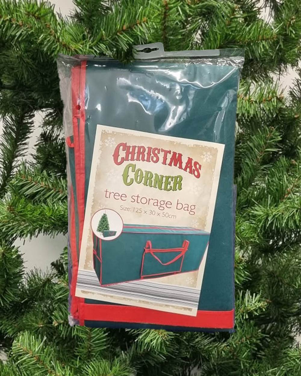 Keep your decorations and artificial tree in great condition until next year. A tree-mendous idea to help longevity! Simple dismantle your Christmas tree, place in the storage bag and zip it up. As well as the main zipped compartment, there is also a side pocket, perfect for your decorations. With handles, either side of the bag, your Christmas tree will be easy to carry. Perfect if you need to store this in the attic up the stairs!