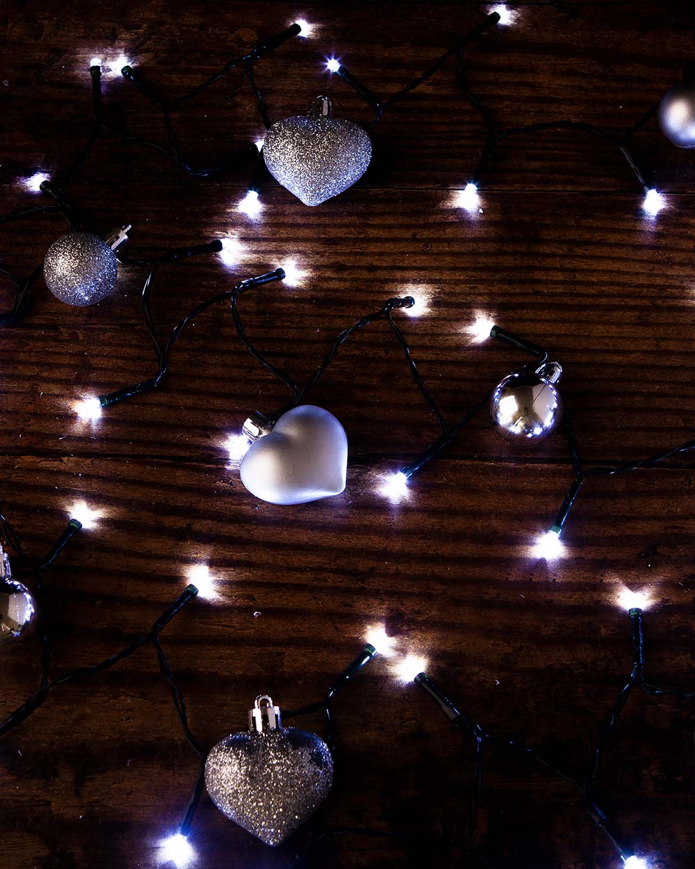 These Christmas LED lights are suitable to use indoor or outdoor use. The perfect lighting for decorating your home. 8 different settings and a timer control. The lights are battery operated so they can be set up anywhere as there is no need for a plug socket. These battery operated LED lights have up to 80 hours battery life. The lights require 4 x AA batteries (batteries not included). Each bulb is spaced 10 mm apart and has a 30 cm lead wire with a dark green cable.
