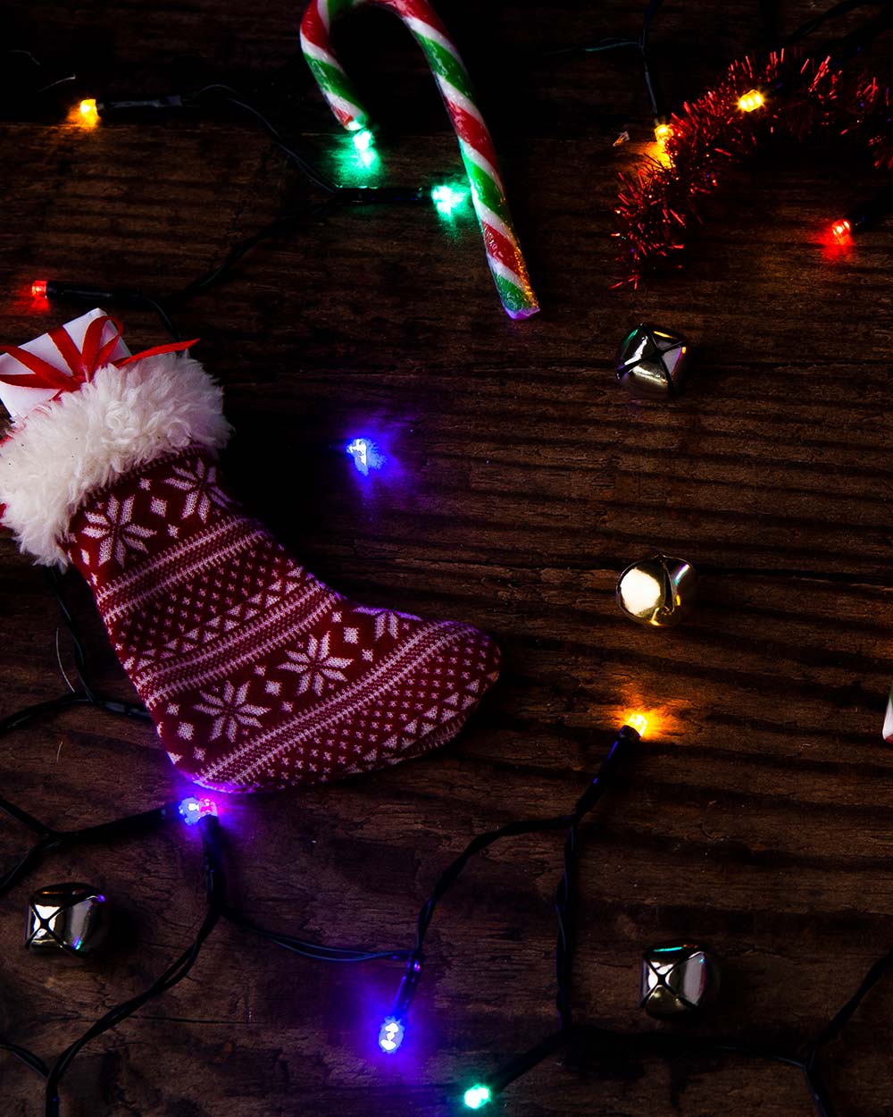 These Christmas LED lights are suitable to use indoor or outdoor use. The perfect lighting for decorating your home. These lights have 8 different settings and a timer control. The lights are battery operated so they can be set up anywhere as there is no need for a plug socket. These battery operated LED lights have up to 80 hours battery life. The lights require 4 x AA batteries (batteries not included). Each bulb is spaced 10 mm apart and has a 30 cm lead wire with a dark green cable.