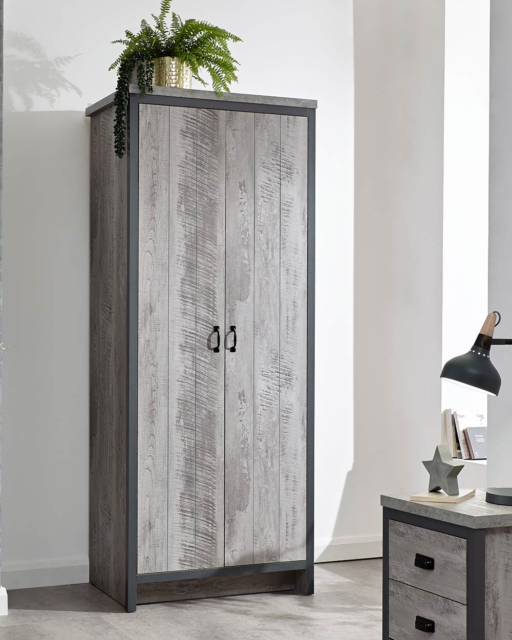 Looking for a modern bedroom furniture set? Then this 3 piece set will bring a splash of urban-chic to any interior! Comprising of; a wardrobe, a set of drawers and a bedside table.