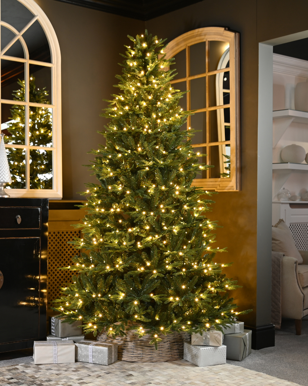 Deluxe Grays Peak Pine Christmas Tree Prelit 210cm