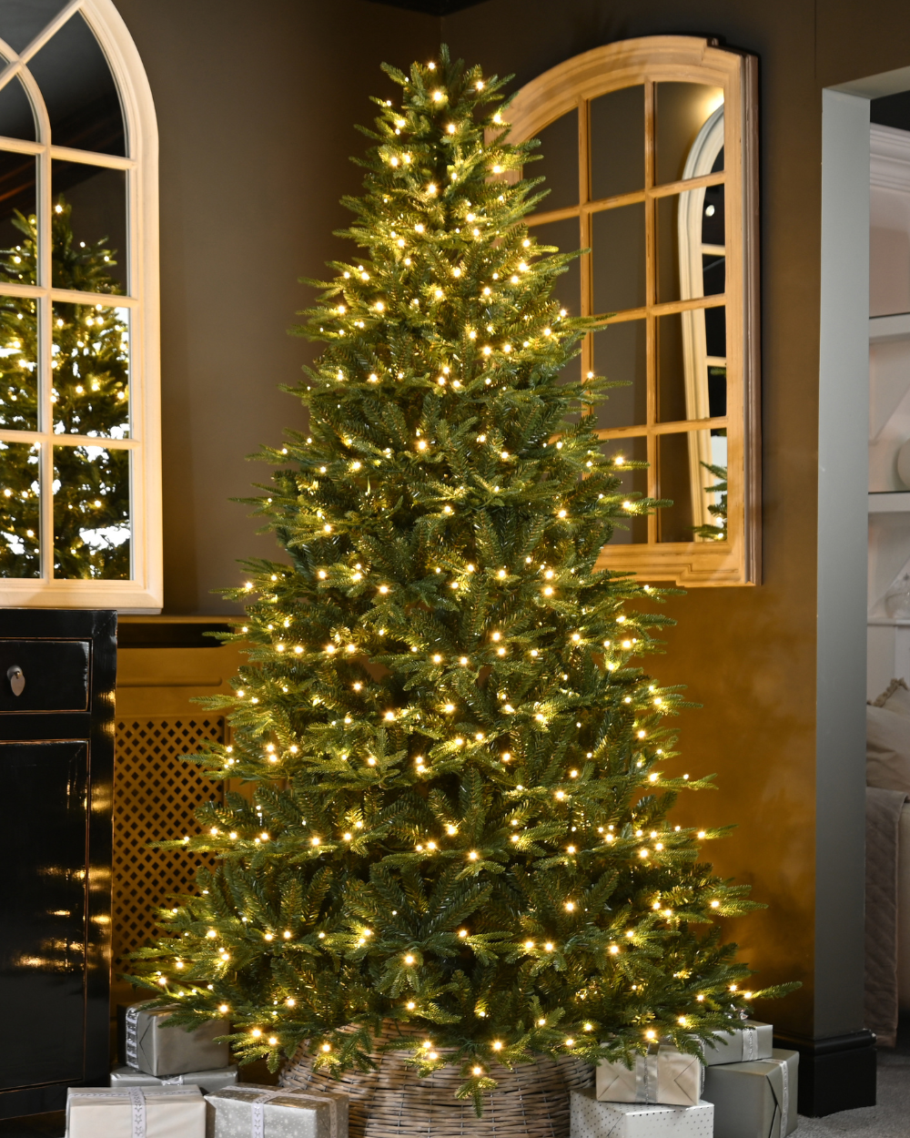 Deluxe Grays Peak Pine Christmas Tree Prelit 210cm
