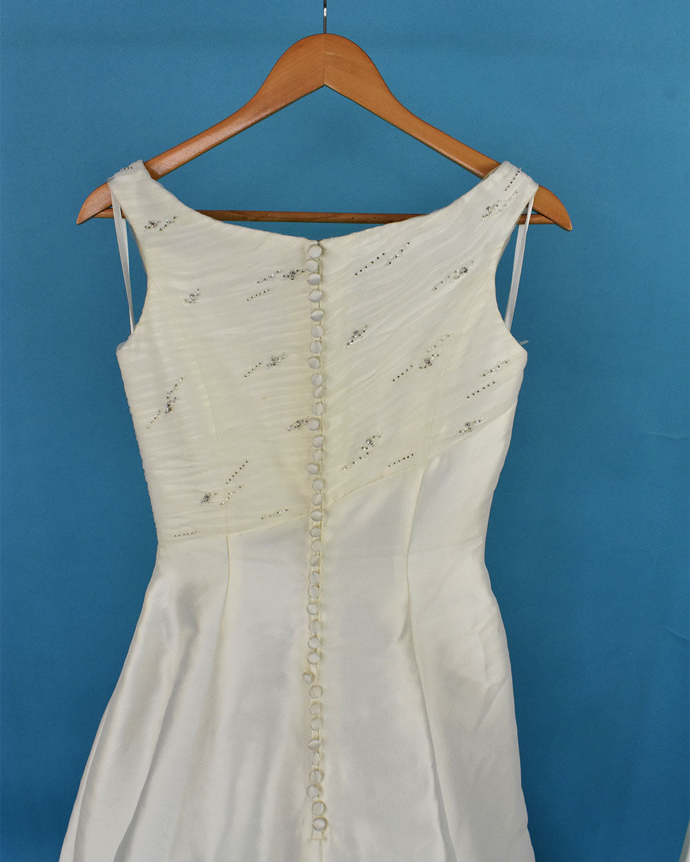 Pronovias Ivory A Line Wedding Dress with Veil Size 12