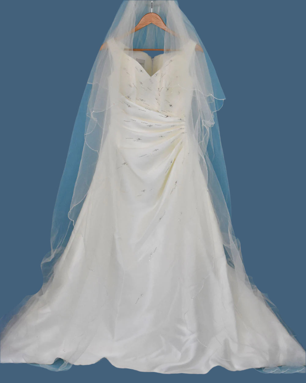 Pronovias Ivory A Line Wedding Dress with Veil Size 12