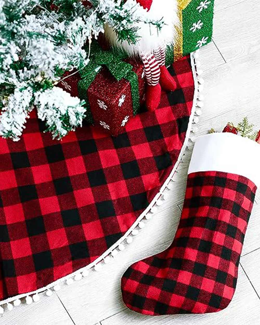 This black and red checked Christmas tree skirt and stocking will add that finishing touch to your tree this festive season. With it's simple checked design it will look great with any Christmas decor.