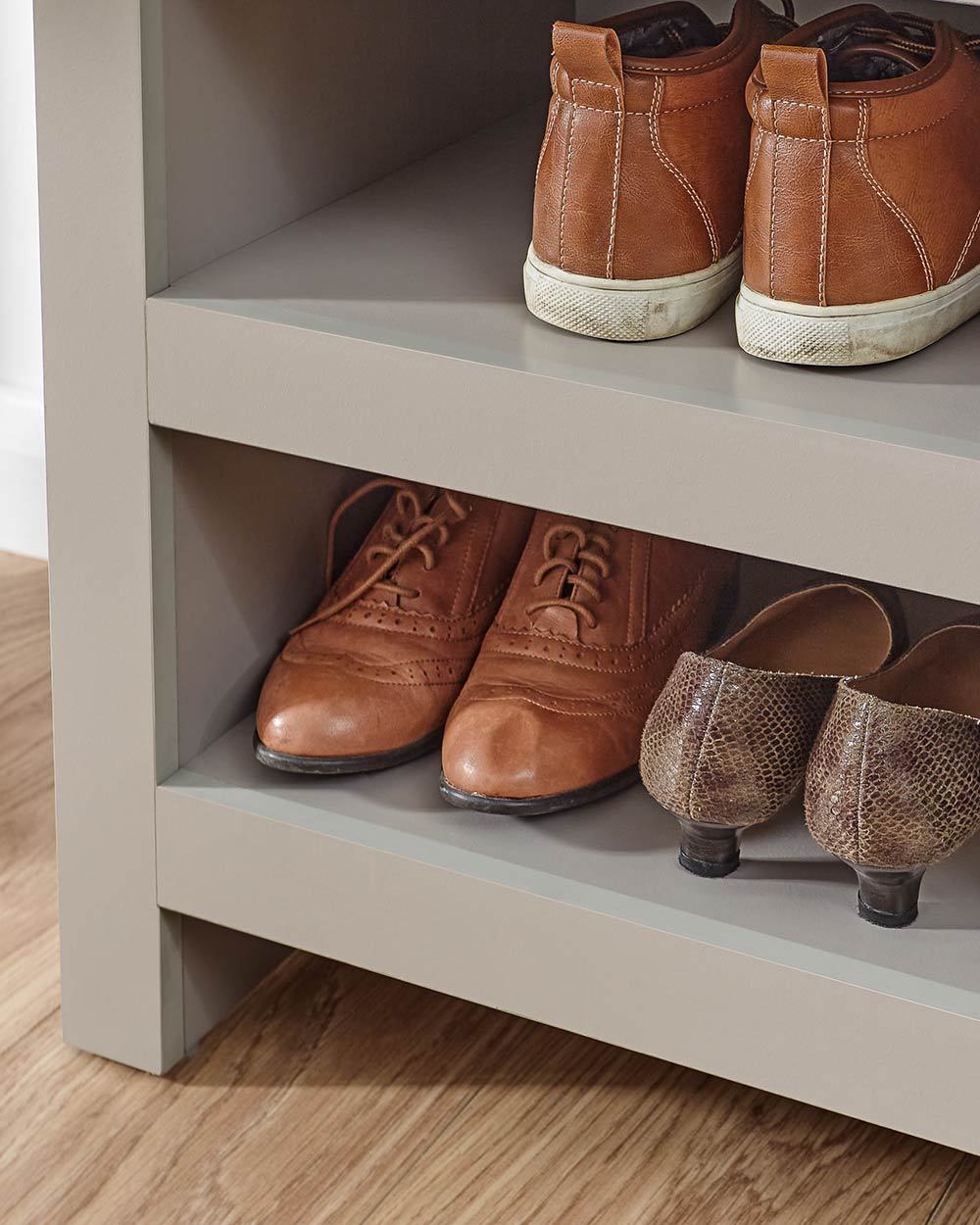 Lancaster simple shoe bench close up with shoes inside