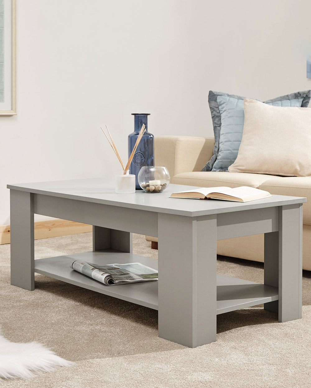 lift up coffee table in a living room
