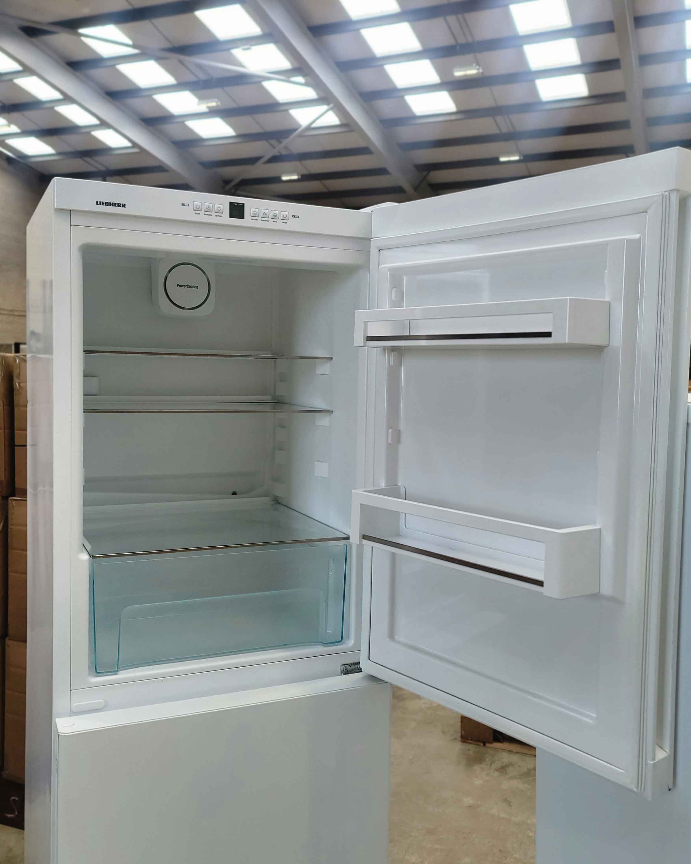 LIEBHERR White Large Fridge Freezer CN4213