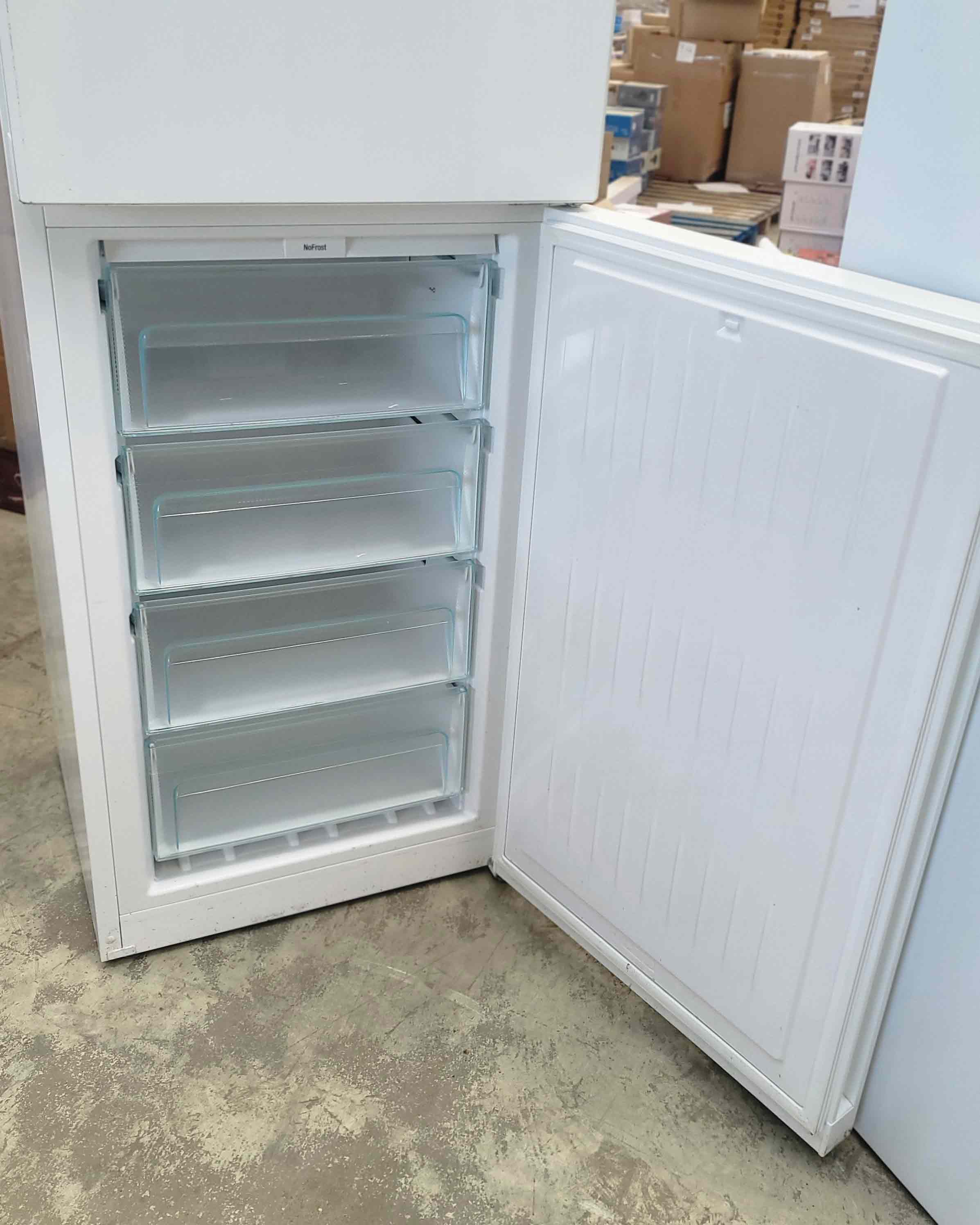 LIEBHERR White Large Fridge Freezer CN4213