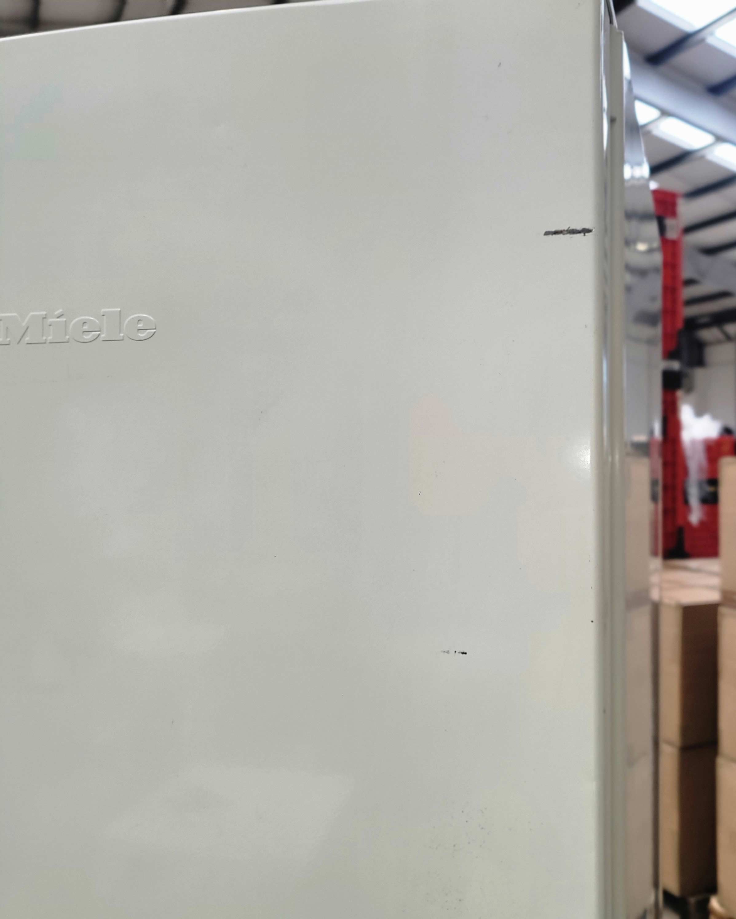MIELE Large White Fridge Freezer kdn12823s