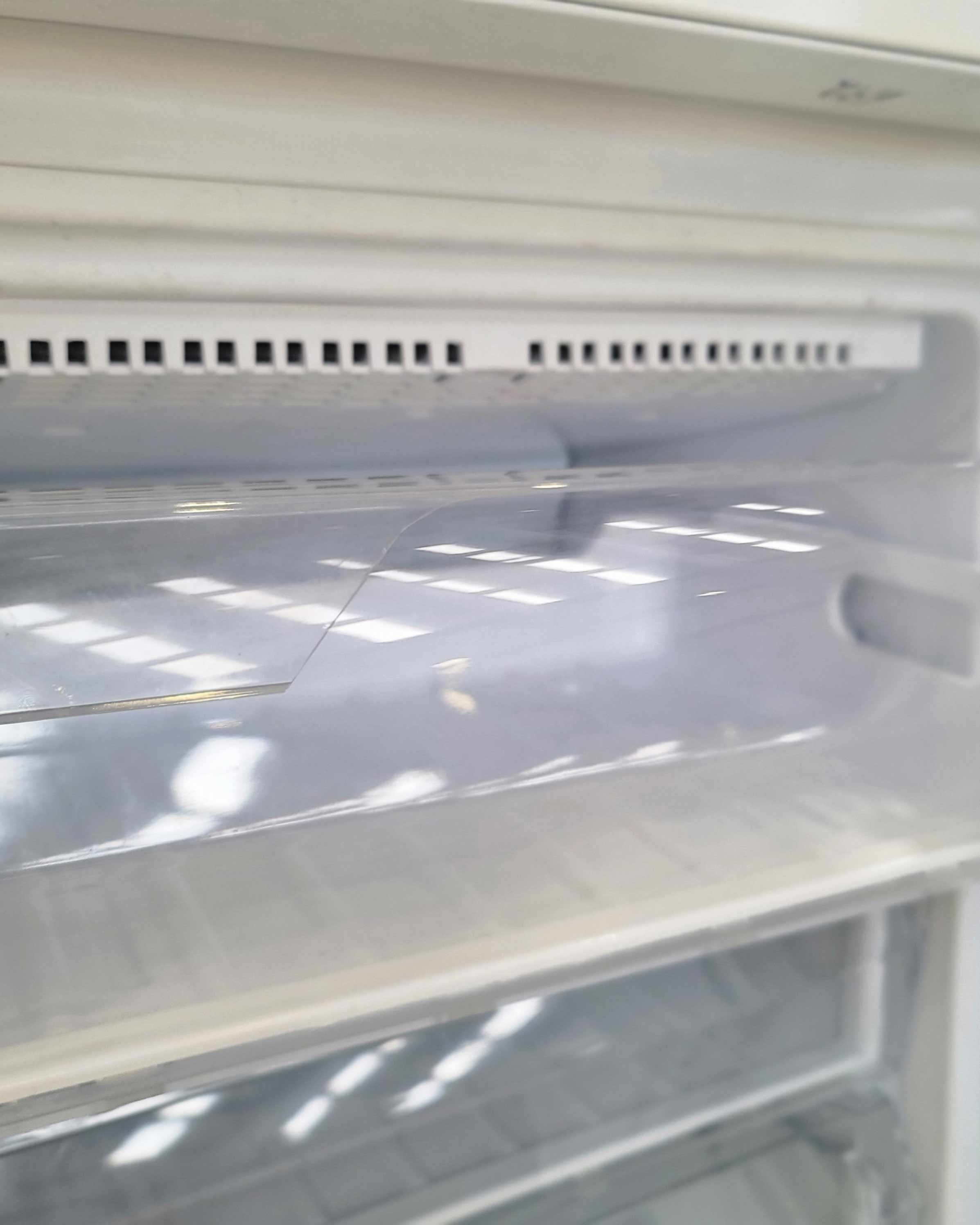 HOTPOINT Large White Fridge Freezer LJL85N