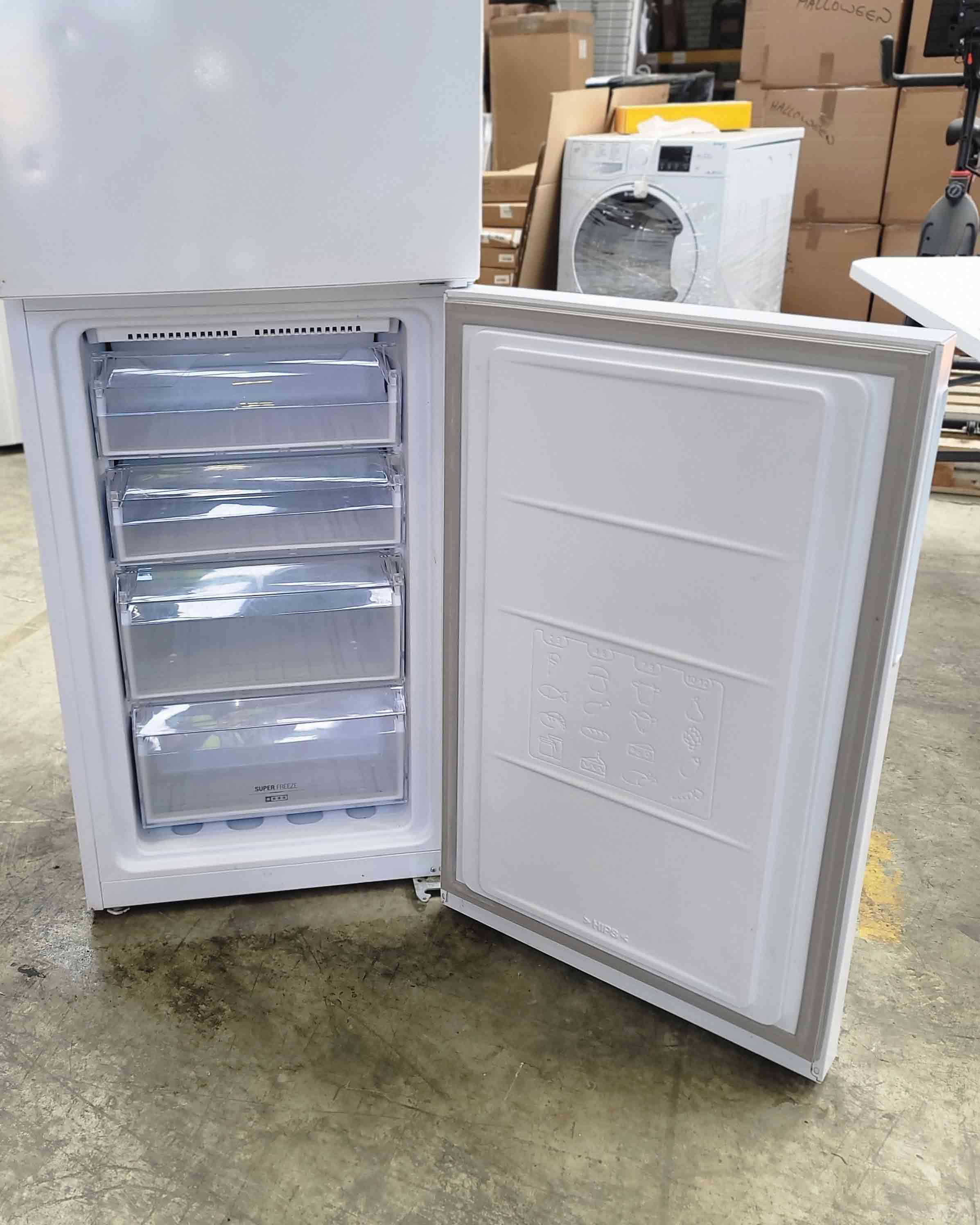 HOTPOINT Large White Fridge Freezer LJL85N