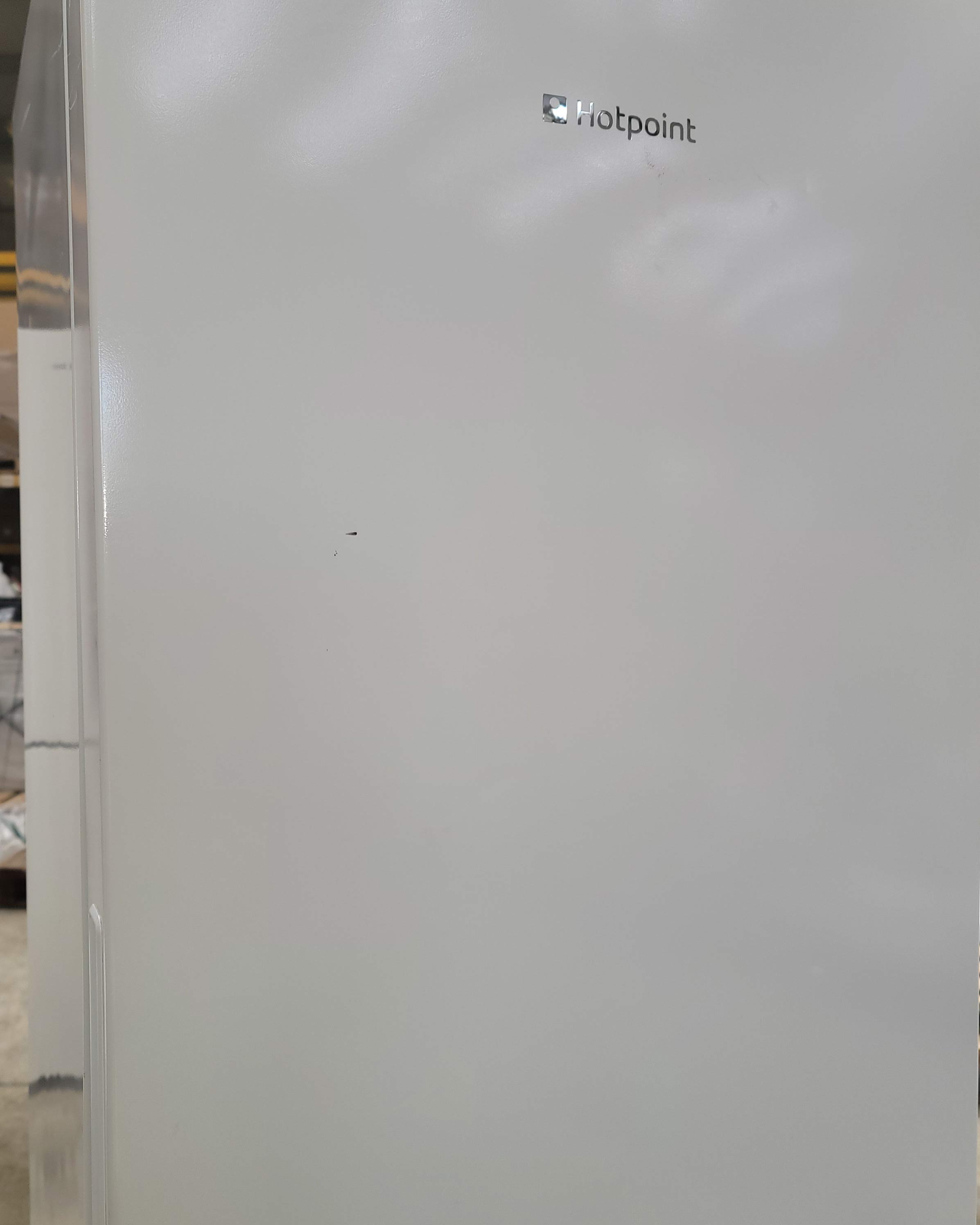 HOTPOINT Large White Fridge Freezer LJL85N