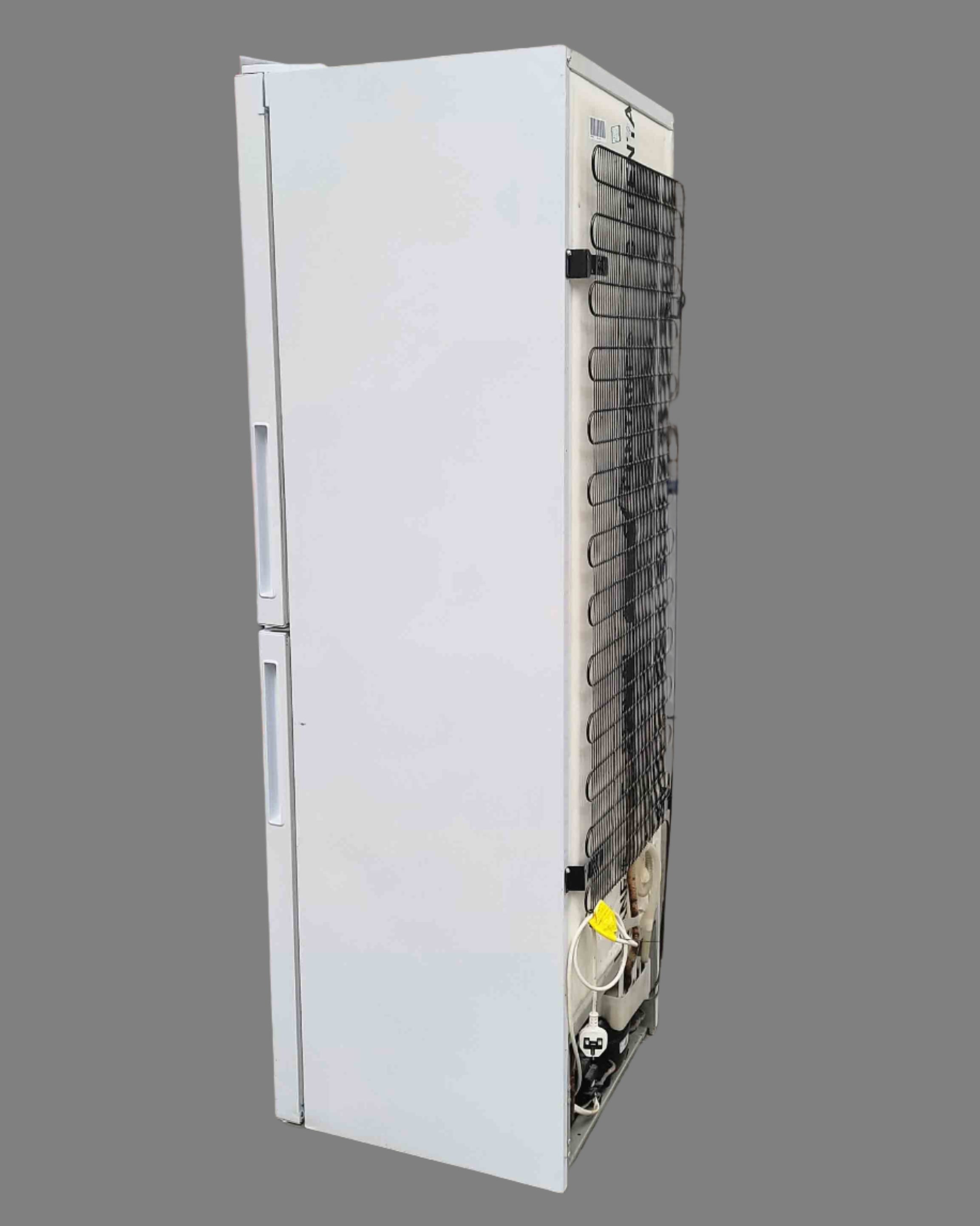 HOTPOINT Large White Fridge Freezer LJL85N