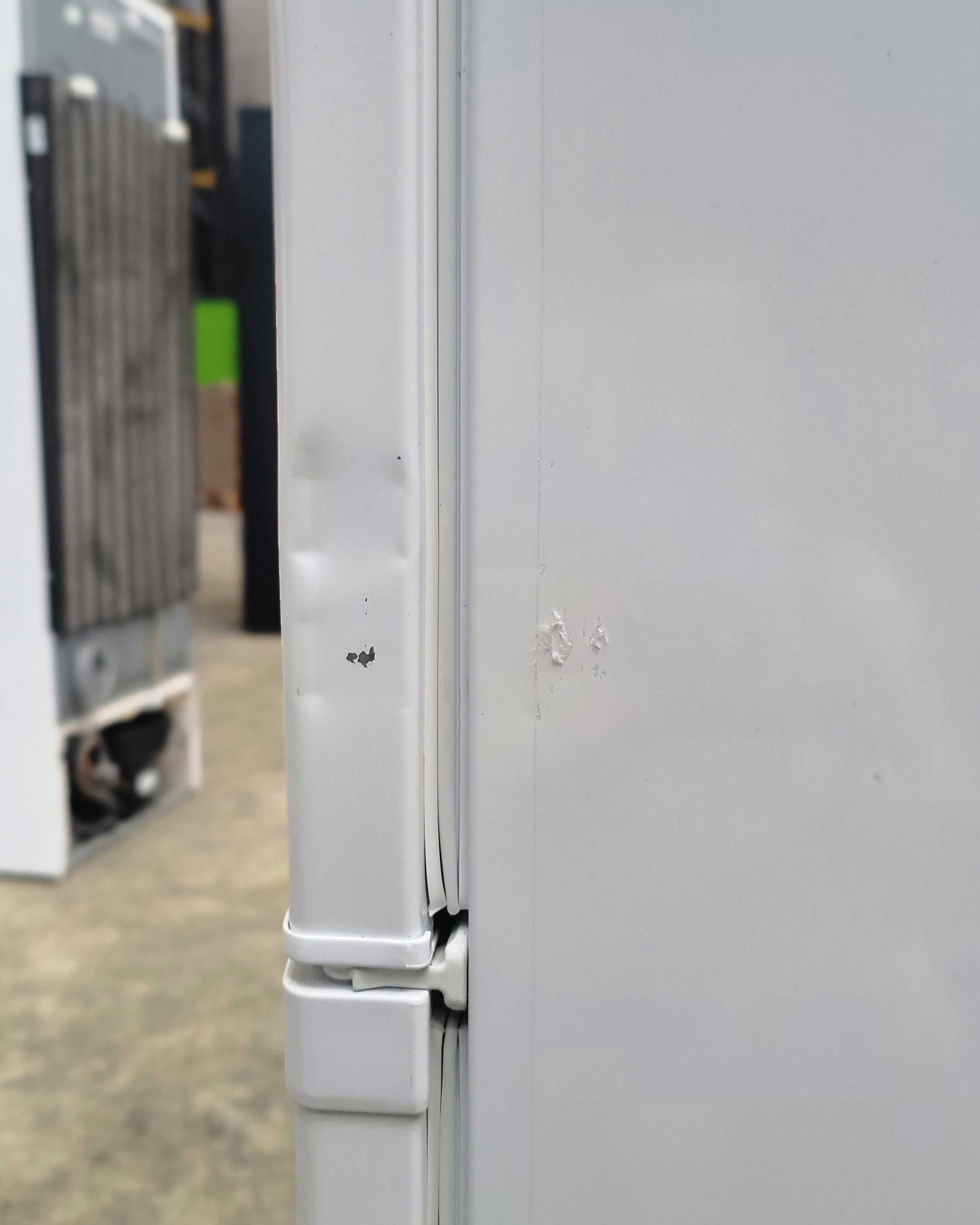 LEC Medium White Fridge Freezer TF50152W
