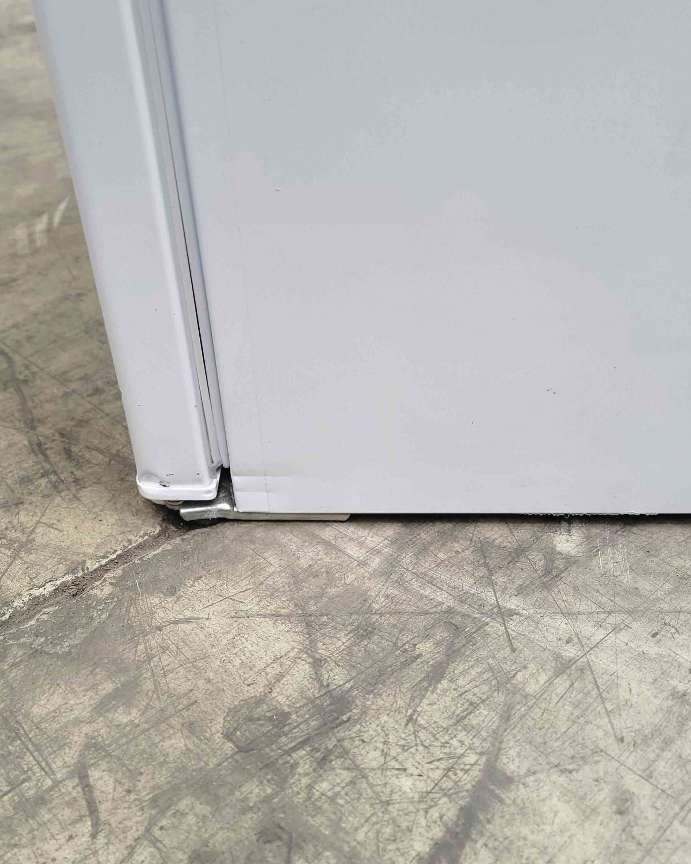 LEC Medium White Fridge Freezer TF50152W