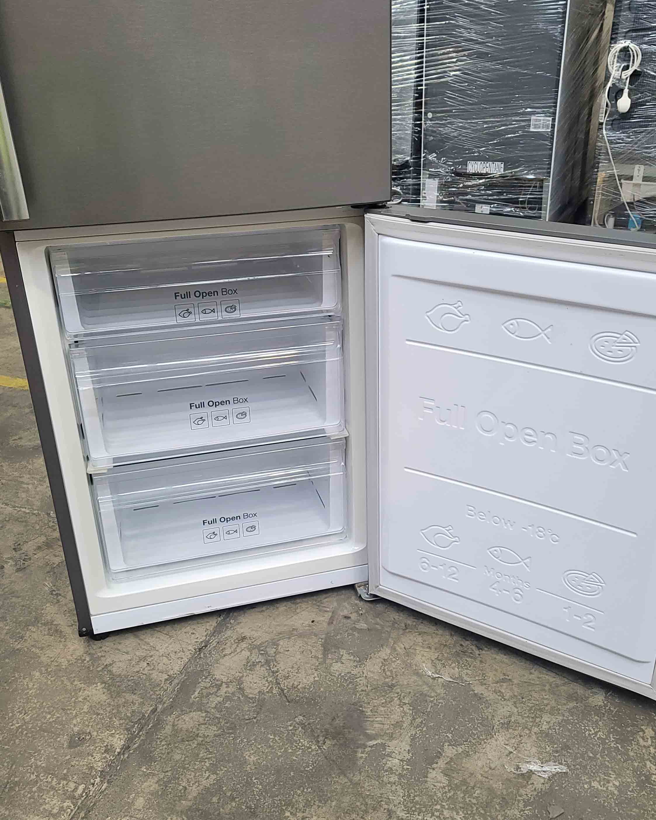 SAMSUNG Large Fridge Freezer RB37J5330SA Grey