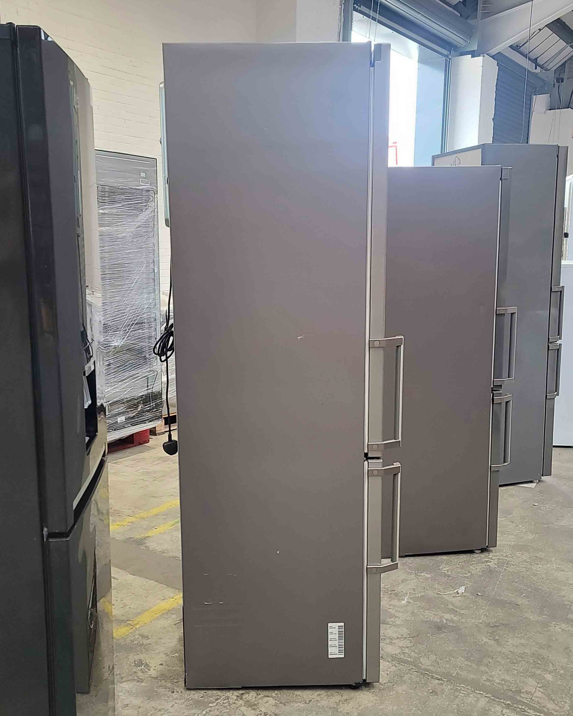 SAMSUNG Large Fridge Freezer RB37J5330SA Grey