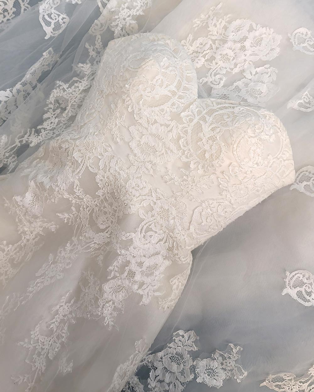 Ella Rosa Ivory A Line Strapless Wedding Dress Size 10