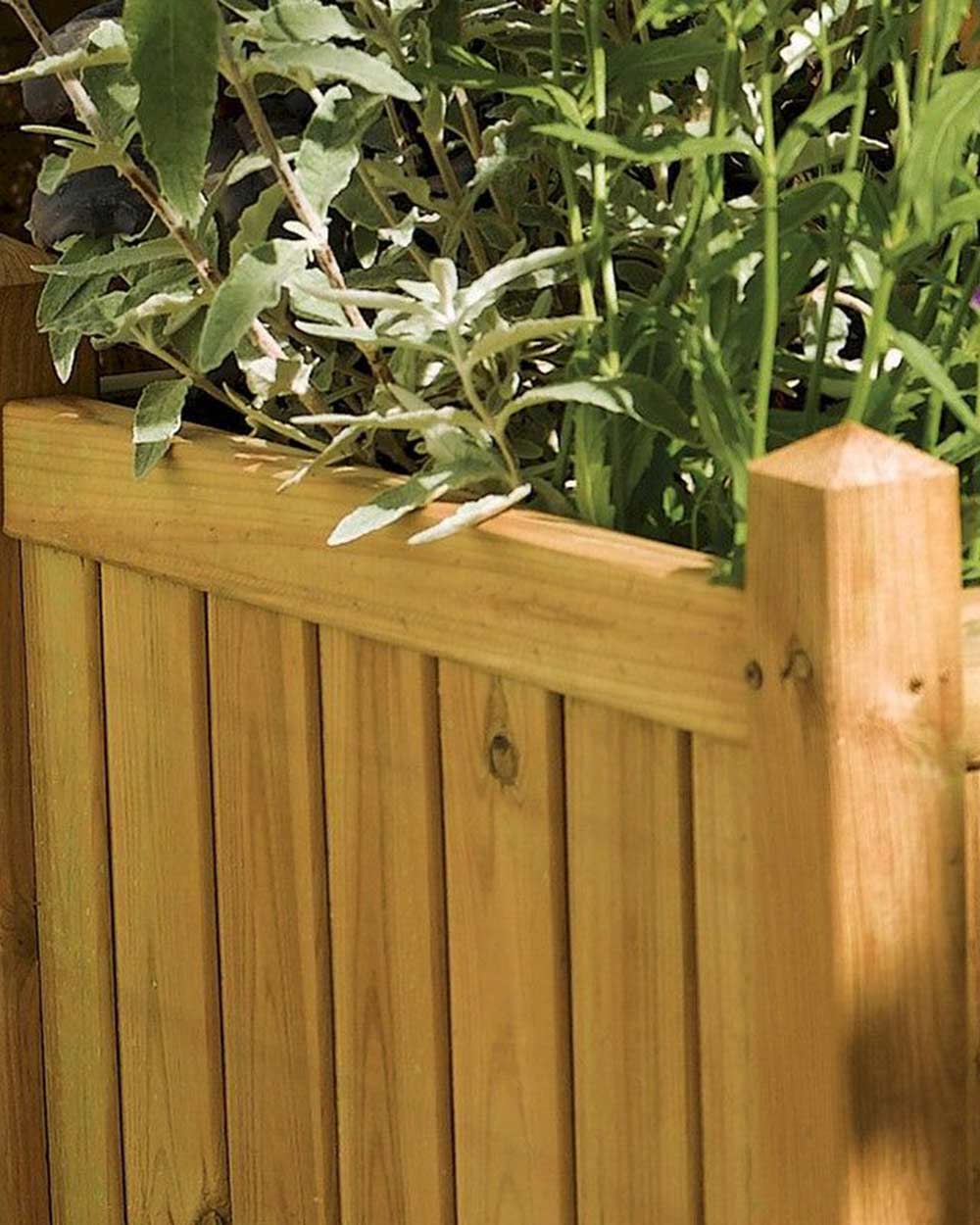 Rectangular Wooden Garden Planter Rowlinson close up of the pyramid corners