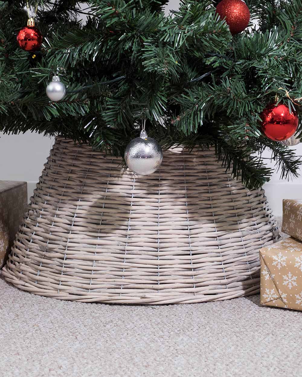 Wicker Christmas Tree Skirt, Natural Grey