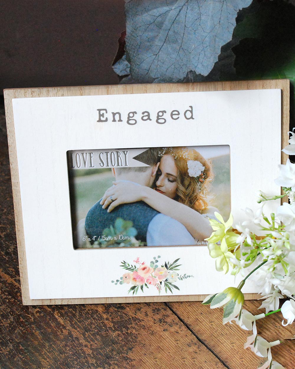 This wooden photo frame is perfect for an engagement gift. Often couples have engagement photo shoots as a trial for their big day. An exciting time for any couple this frame is ideal for displaying this trial!