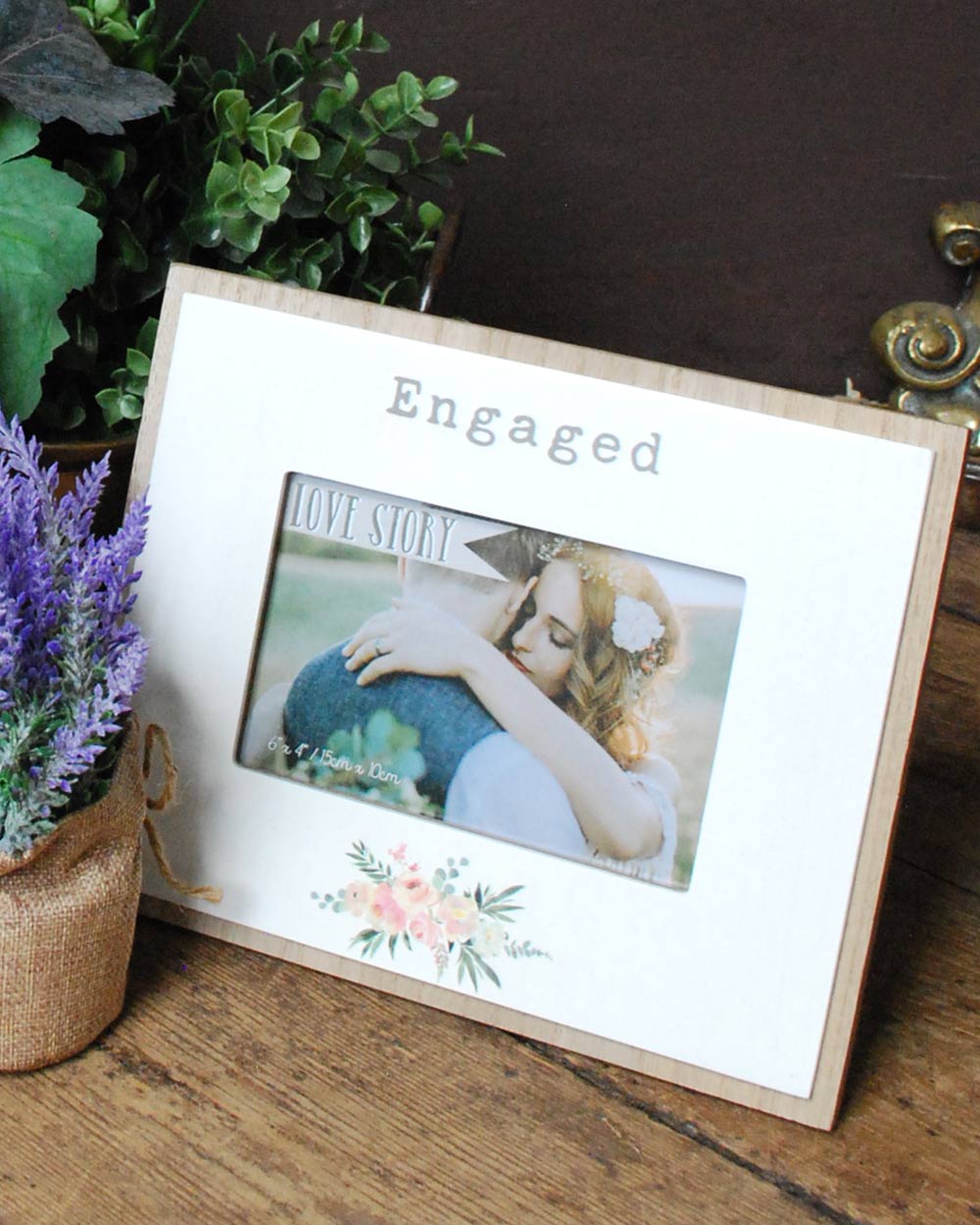 This wooden photo frame is perfect for an engagement gift. Often couples have engagement photo shoots as a trial for their big day. An exciting time for any couple this frame is ideal for displaying this trial!