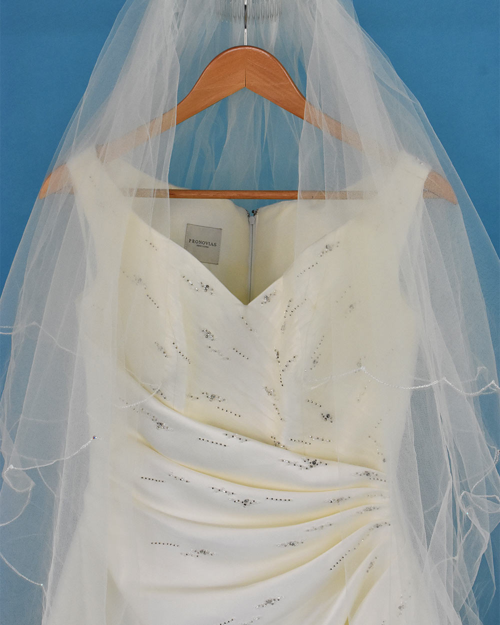 Pronovias Ivory A Line Wedding Dress with Veil Size 12