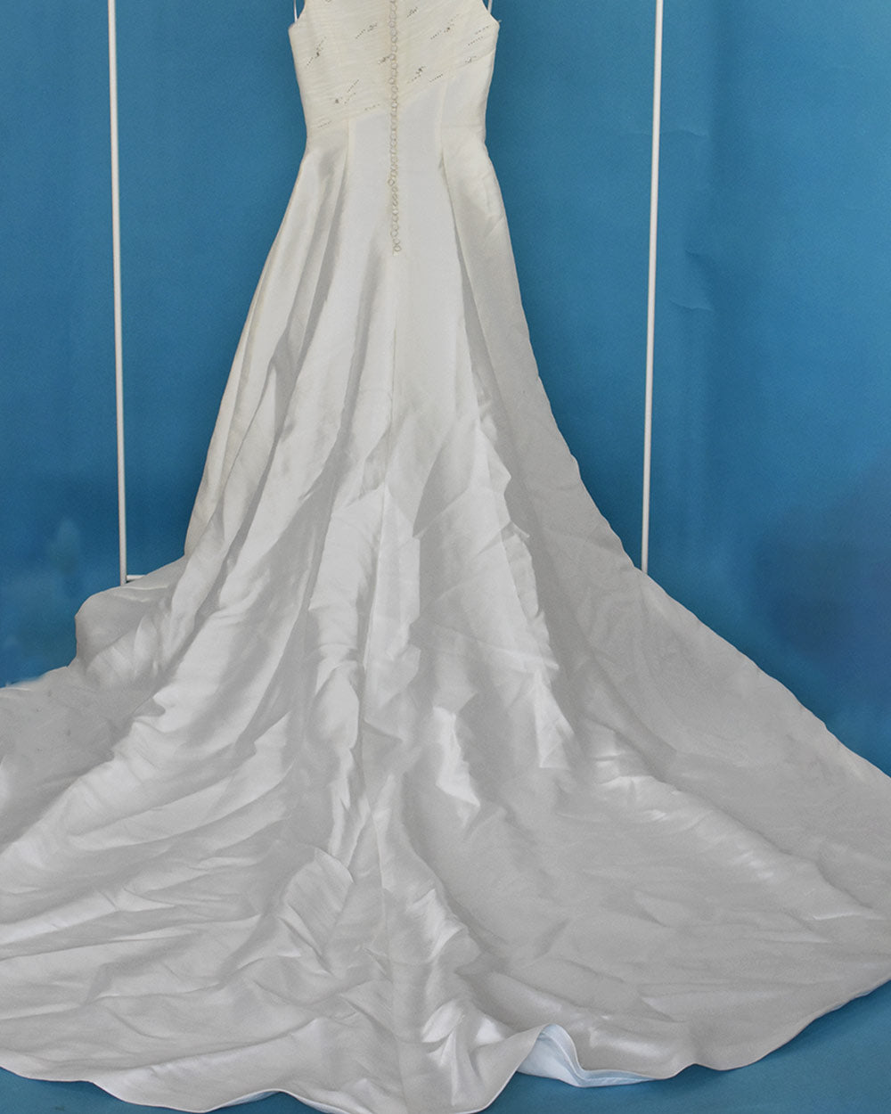 Pronovias Ivory A Line Wedding Dress with Veil Size 12