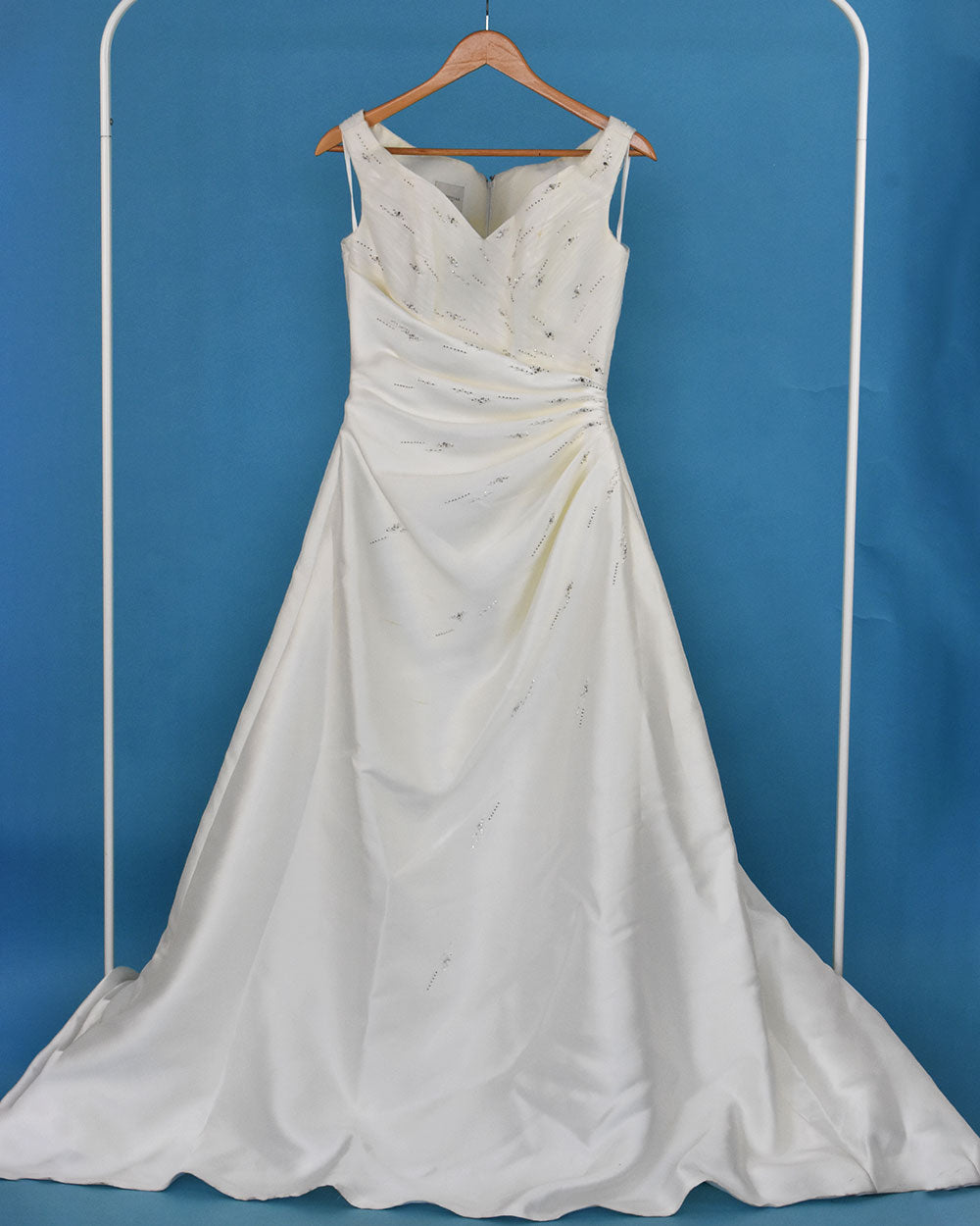 Pronovias Ivory A Line Wedding Dress with Veil Size 12