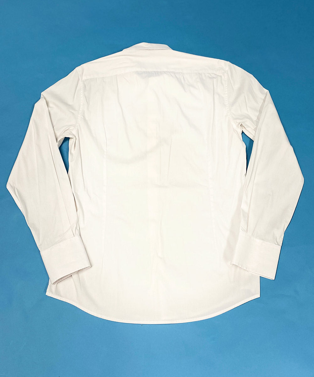 This Antony Morato's slim fit shirt is made from 100% cotton. The inside of the collar and cuffs have a blue patterned trim. With a double button cuff. A great addition to any man's wardrobe.