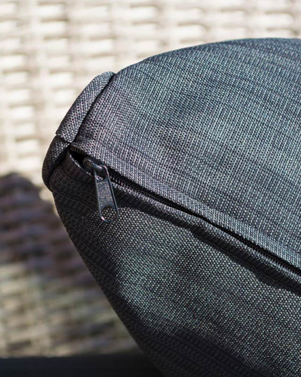 Close up of the zip on the cushion