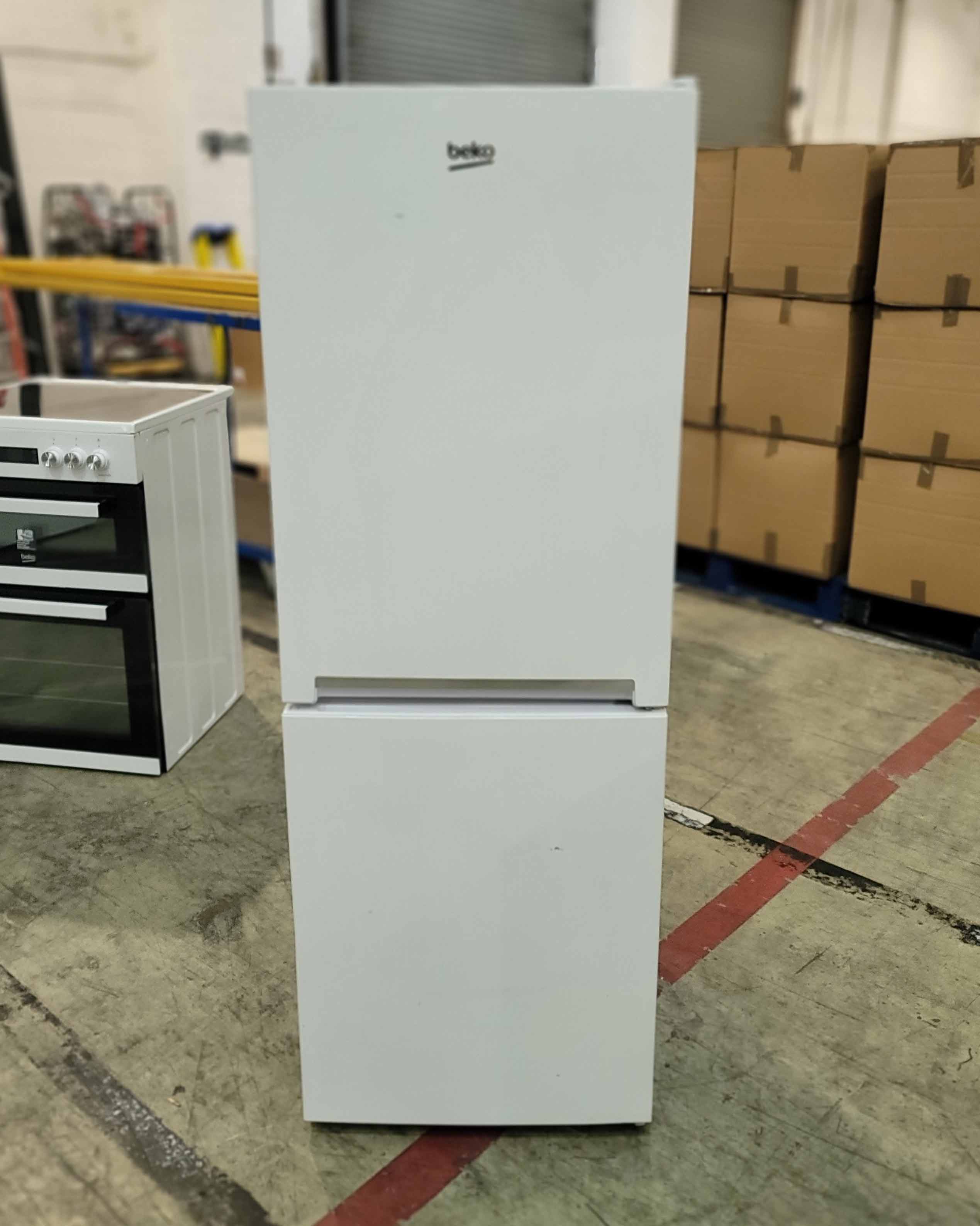 Beko Medium White Fridge Freezer CXFG3552W