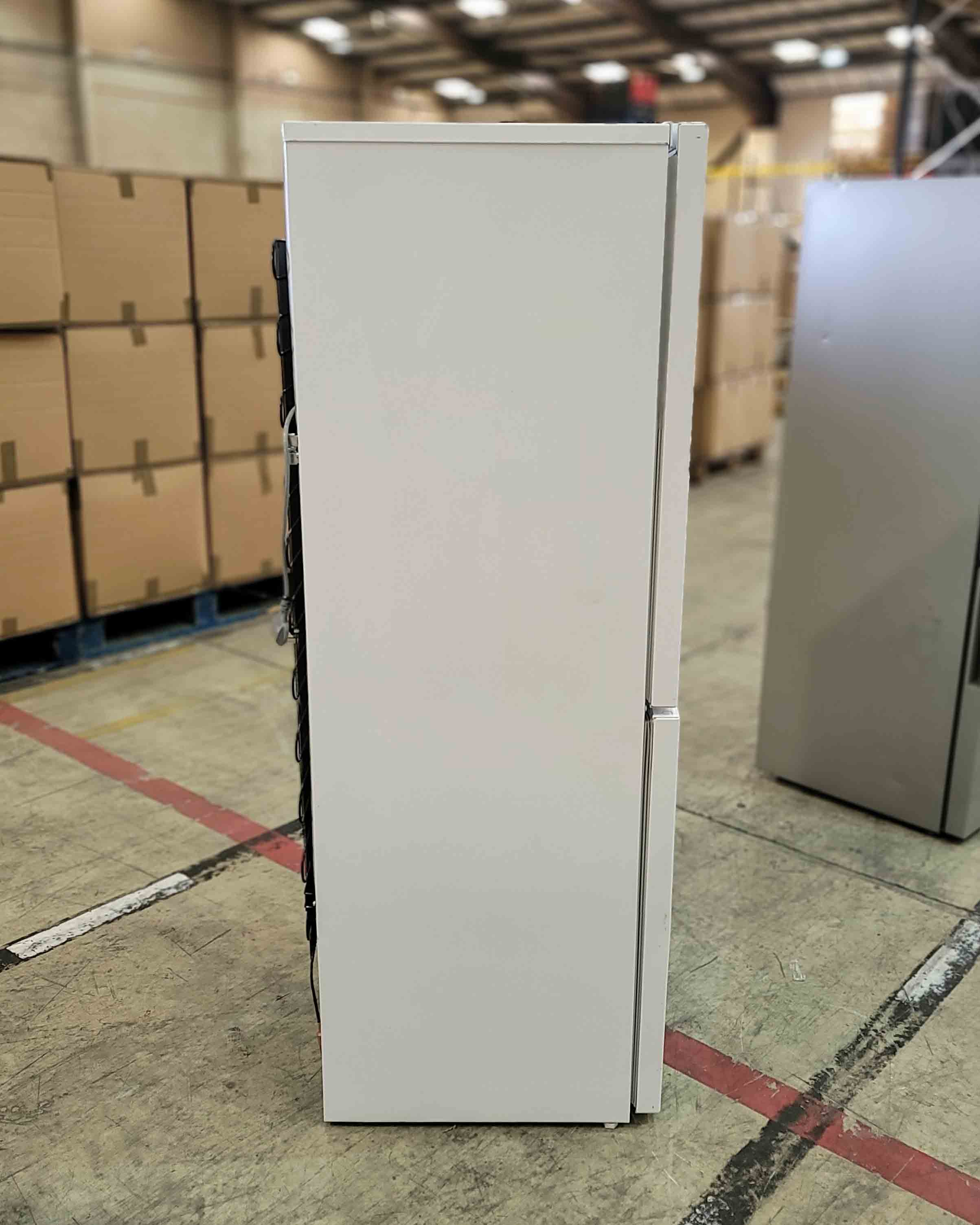 Beko Medium White Fridge Freezer CXFG3552W