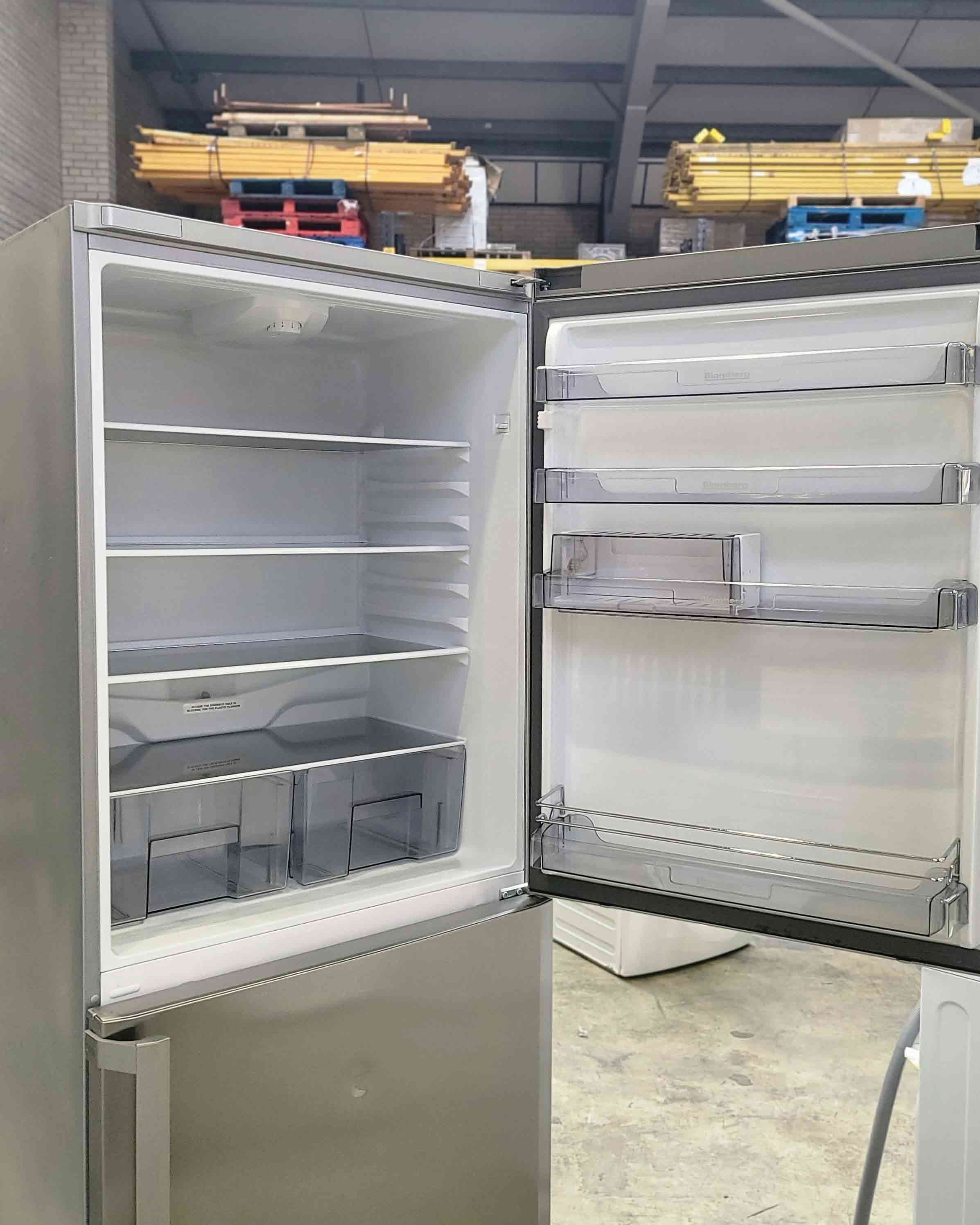 BLOMBERG Fridge Open