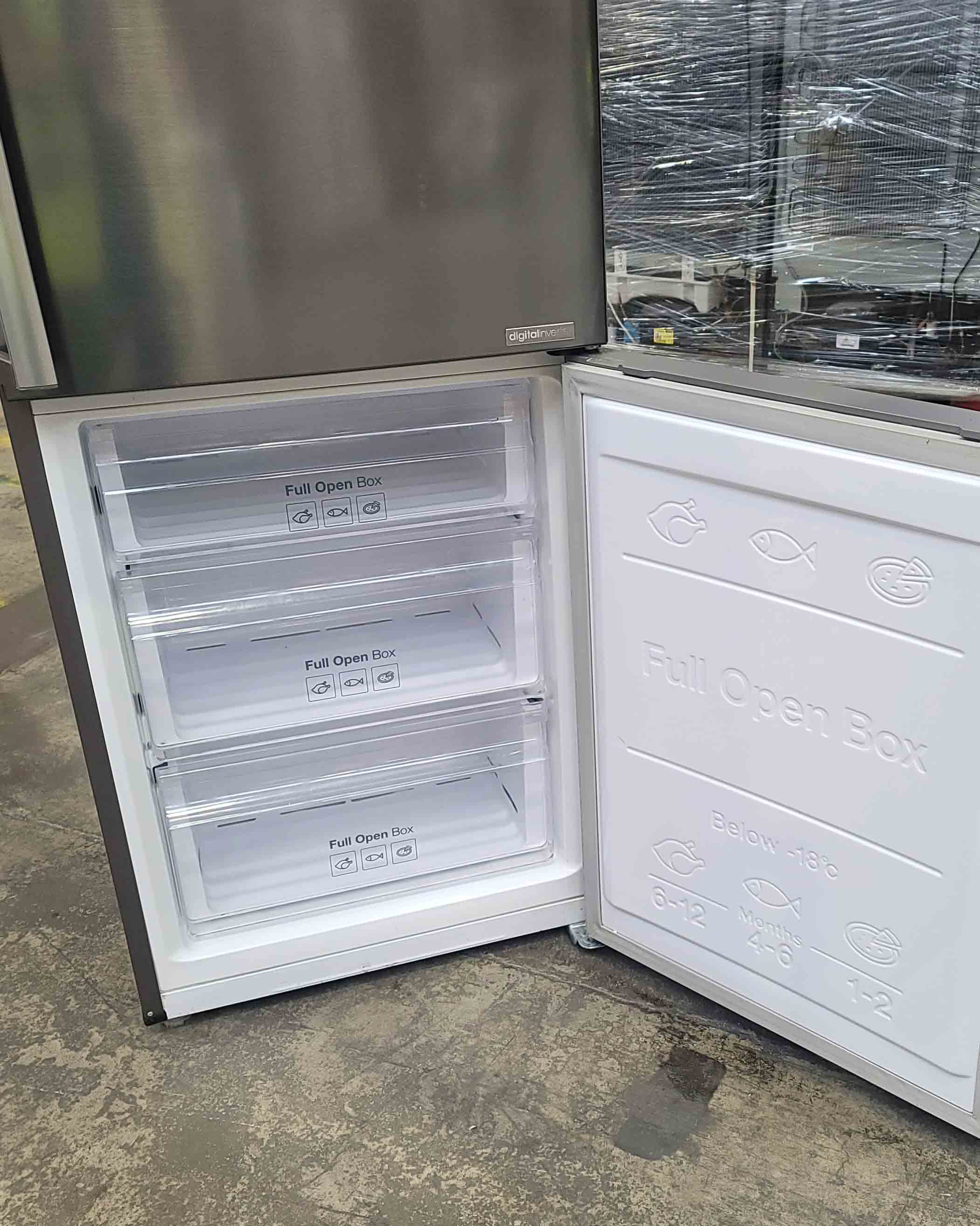 SAMSUNG Large Fridge Freezer RB29FSJNDSS Grey