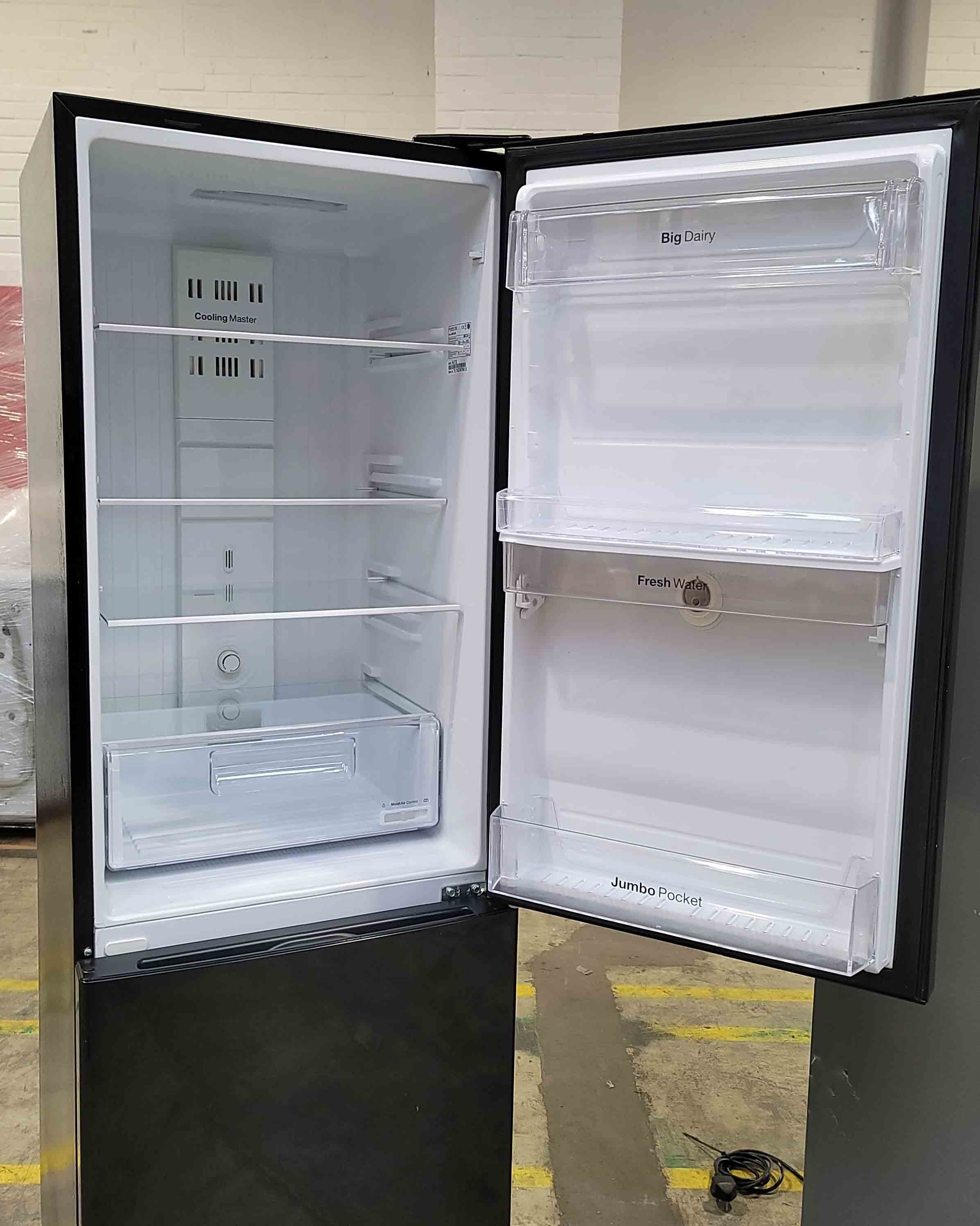 DAEWOO Large Black Fridge Freezer RN37DB