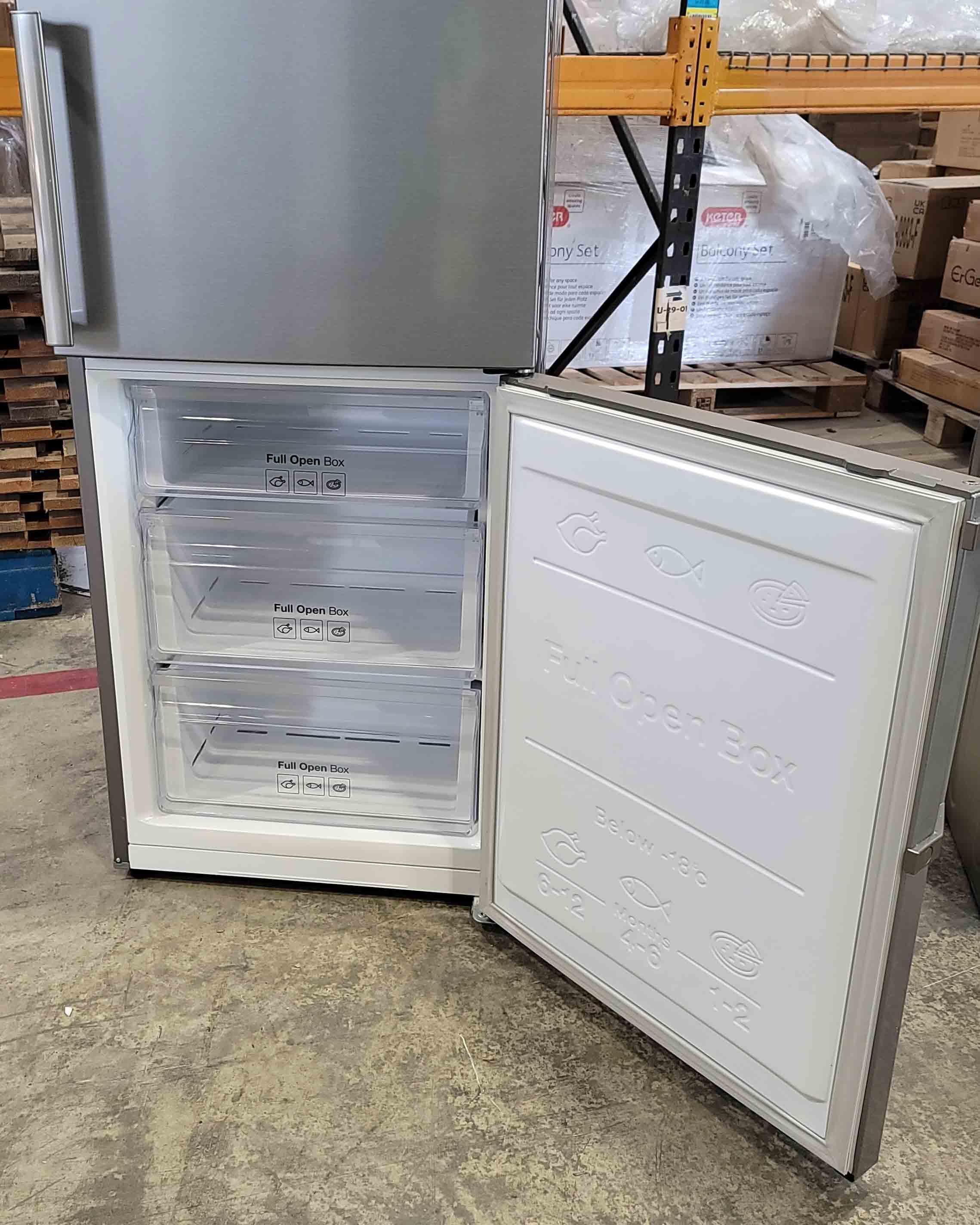SAMSUNG Large Silver Fridge Freezer RB37J5330SA