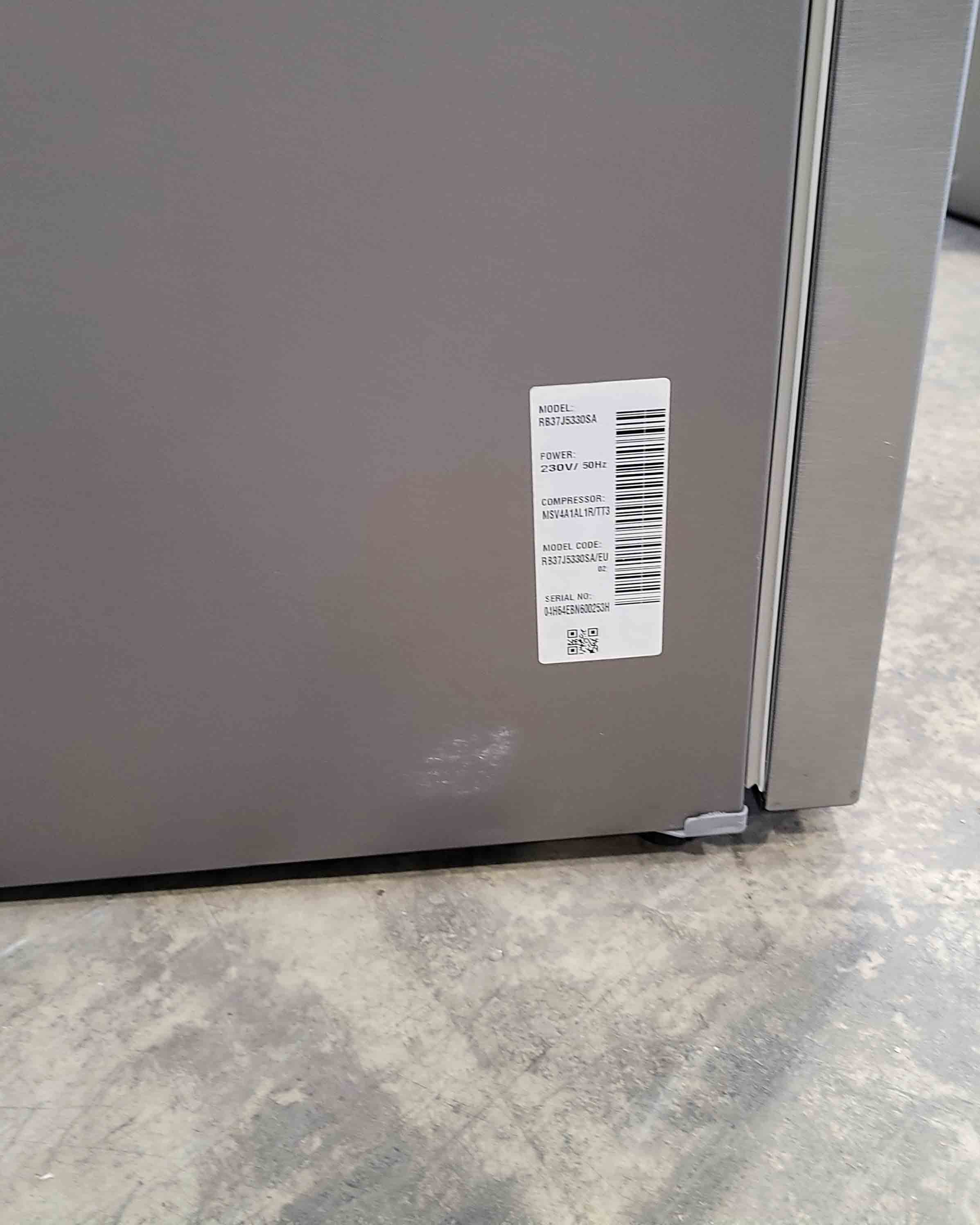 SAMSUNG Large Silver Fridge Freezer RB37J5330SA