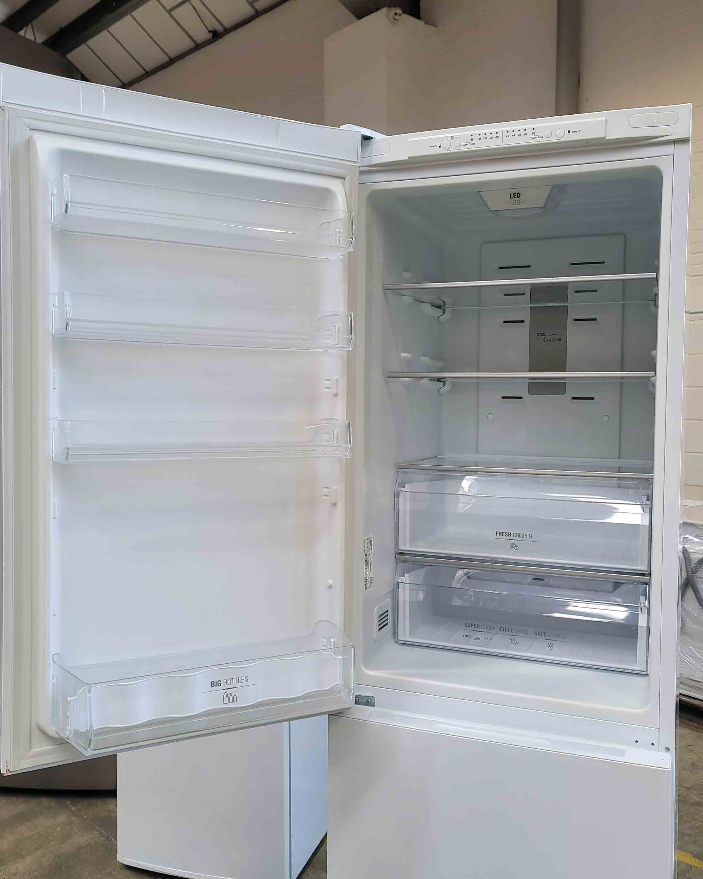 HOTPOINT Large Fridge Freezer SMX 95 TU White