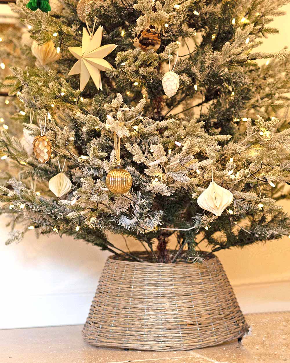 Wicker Christmas Tree Skirt, Natural Grey